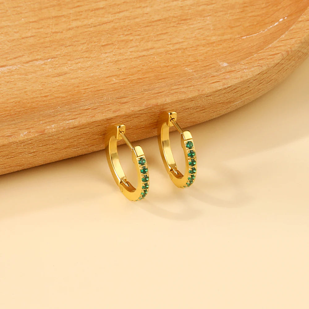 Round earrings with diamonds